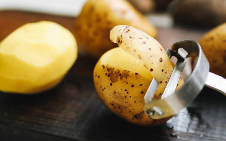 How To Make Homemade Crisps From Potato Skin Scraps - Zero Waste