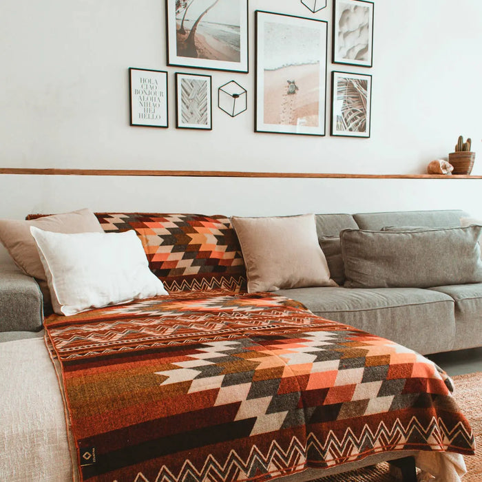 The Cosiest Blankets Your Home Needs This Winter (2025 Guide)